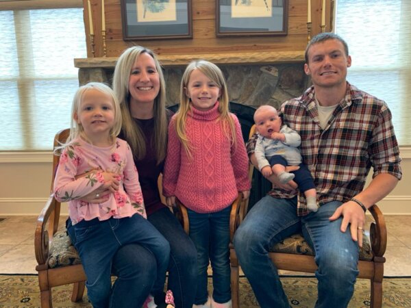 Will Boggs cùng vợ Mariah và 3 đứa con của họ. (Ảnh được đăng với sự cho phép của anh Will Boggs)