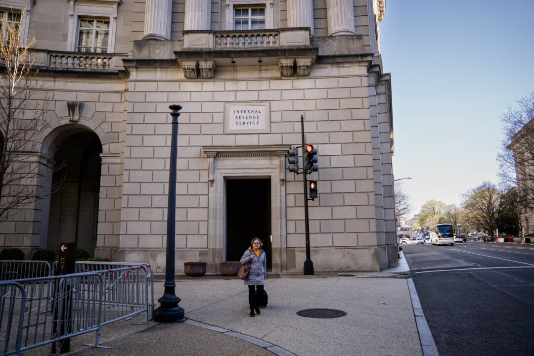 Nhiều người Mỹ không được hoàn thuế vì hàng loạt vụ đánh cắp danh tính còn tồn đọng tại IRS