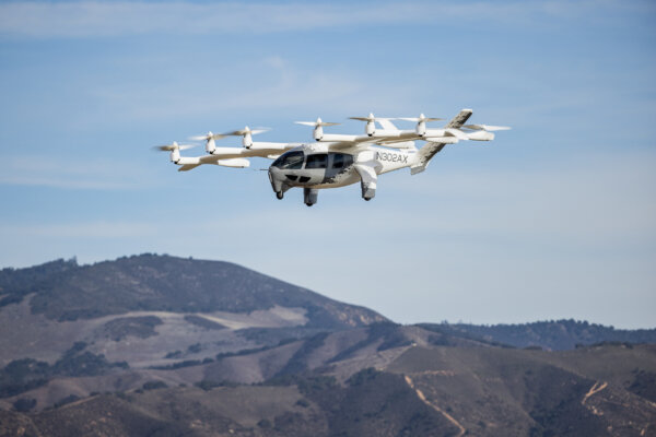 Phi cơ điện “Midnight.” (Ảnh: Được đăng dưới sự cho phép của Archer)