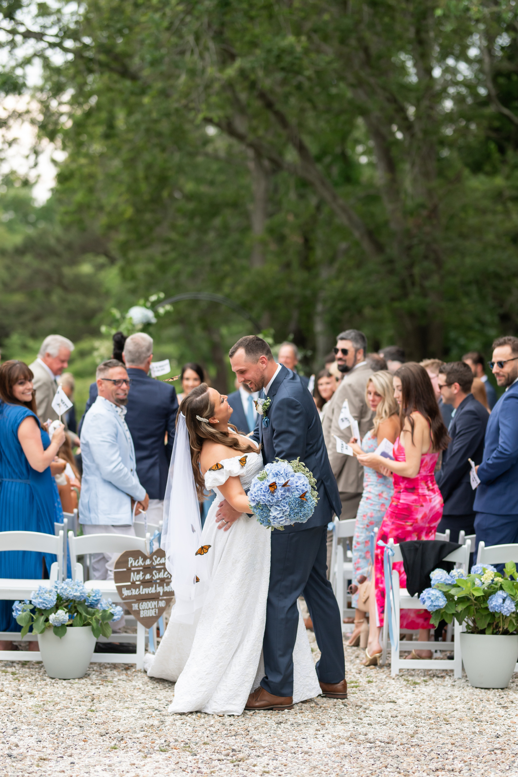 Cô Perry cảm giác những chú bướm như một lời nhắc nhớ rằng cha cô vẫn luôn dõi theo và chúc phúc cho cuộc hôn nhân của họ từ trên thiên đường. (Ảnh: Đăng dưới sự cho phép của cô Brit Perkins)