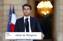 Thủ tướng Pháp Gabriel Attal có bài diễn văn sau kết quả đầu tiên của vòng hai cuộc bầu cử lập pháp Pháp tại Matignon ở Paris, hôm 07/07/2024. (Ảnh: Ludovic Marin/AFP qua Getty Images)