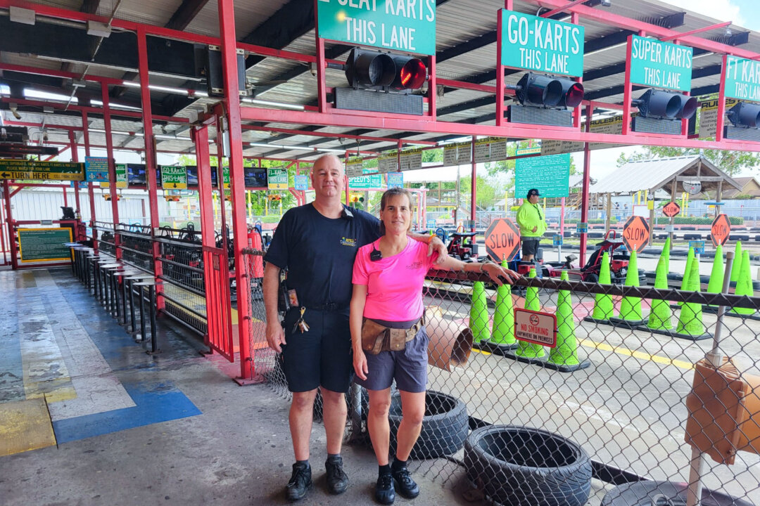 Ông Chris Jordan và vợ, bà Vera Balic, chủ sở hữu của Houston Fast Track tại Texas. (Ảnh: Do Houston Fast Track cung cấp)