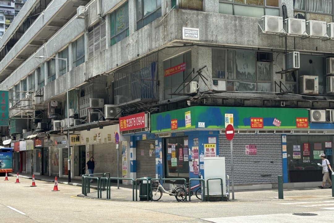 Những con đường vắng vẻ với những căn phố trống để cho thuê gần Chợ Vàng ở khu Areia Preta của Ma Cao, hôm 12/07/2024. (Ảnh: Lý Thừa Ân)