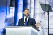 Đề cử viên Phó Tổng thống, Thượng nghị sỹ JD Vance (Cộng Hòa-Ohio), tại Hội nghị Quốc gia Đảng Cộng Hòa (RNC) ở Milwaukee, Wisconsin, hôm 17/07/2024. (Ảnh: Madalina Vasiliu/The Epoch Times)