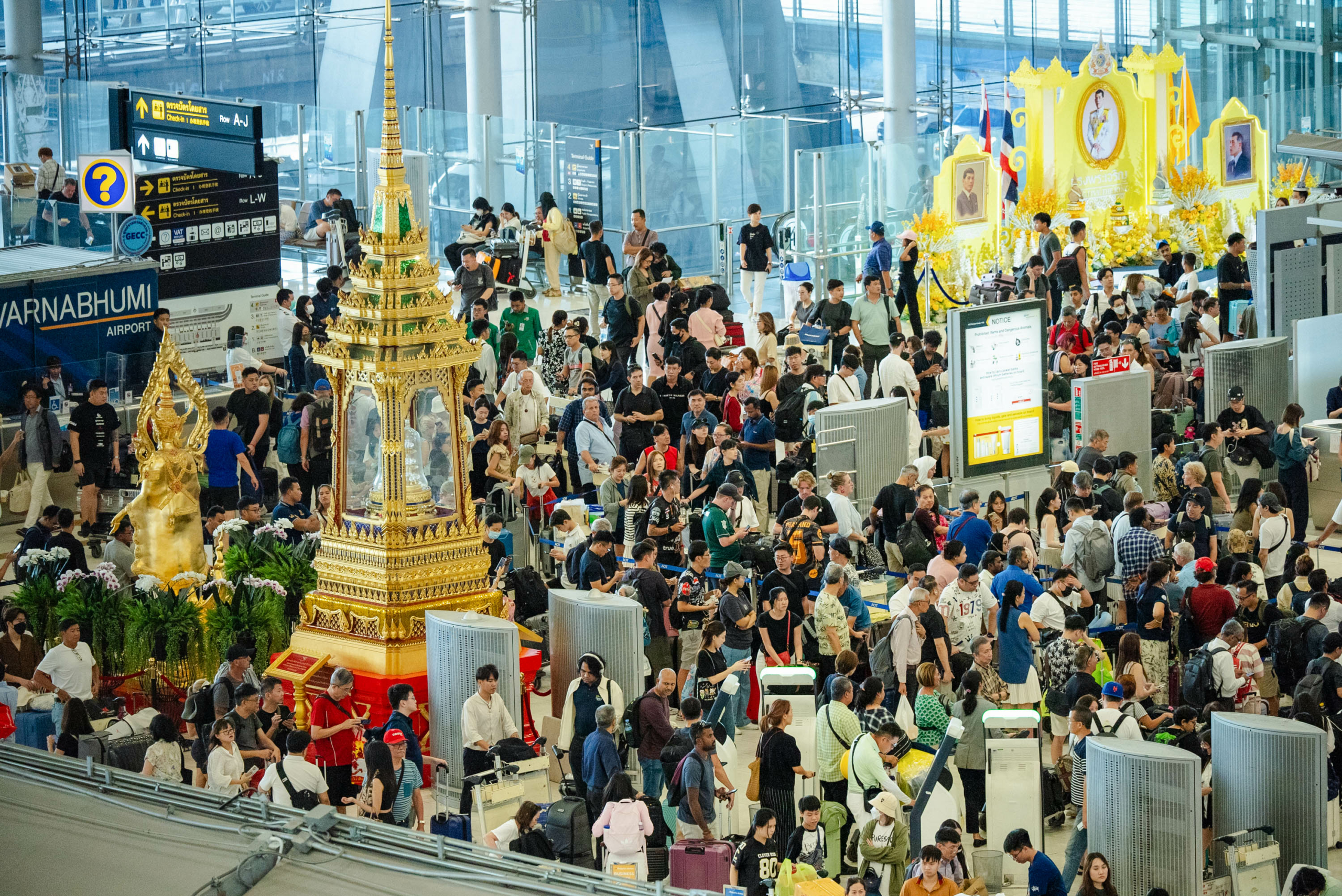 Vụ trục trặc công nghệ thông tin toàn cầu: Chuyến bay, dịch vụ ngân hàng dừng giữa chừng, truyền thông ngừng hoạt động