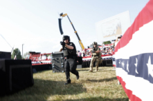 Các nhân viên chấp pháp trong cuộc vận động tranh cử hôm 13/07/2024 ở Butler, Pennsylvania. (Ảnh: Anna Moneymaker/Getty Images)