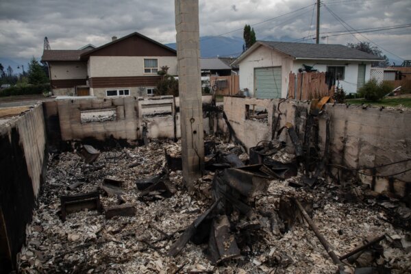 Những gì còn sót lại của ngôi nhà mà Thị trưởng Jasper Richard Ireland đã sống trong 67 năm tại Jasper hôm 26/07/2024. (Ảnh: The Canadian Press/Amber Bracken)